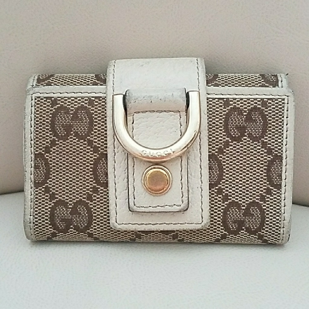 Gucci cream key wallet